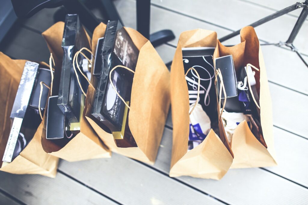 Shopping bags full of products
Photo by Kaboompics .com